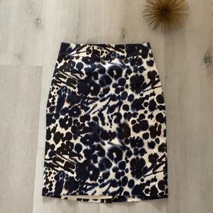 Ann Taylor watercolor Pencil Skirt Graphic Print Size 2 navy blue cream career